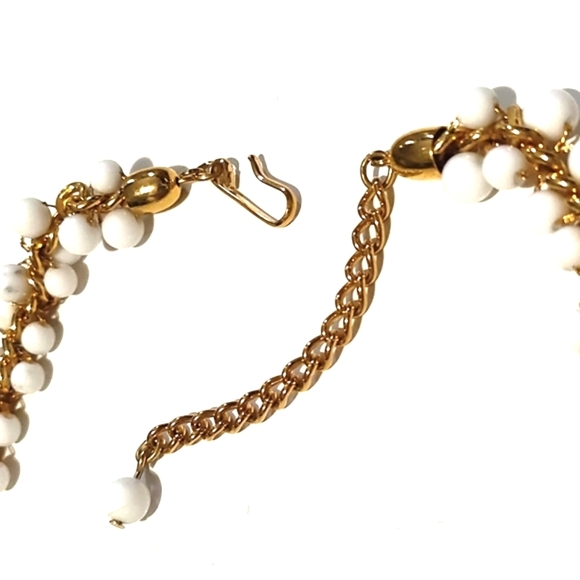 NAPIER VINTAGE WHITE BEADED 20" NECKLACE-VINTAGE MONET BEADED 7.3" BRACELET SET - Picture 5 of 9